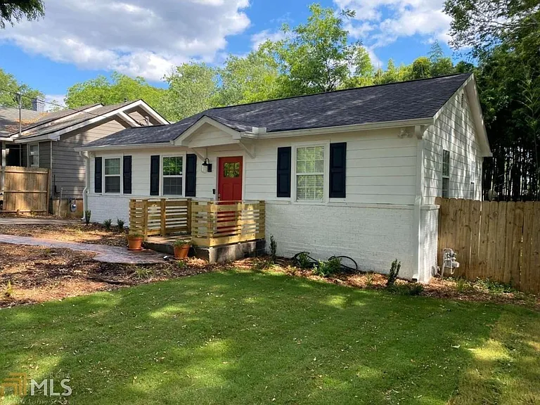1127 Dobbs Dr SE — Photo 2
