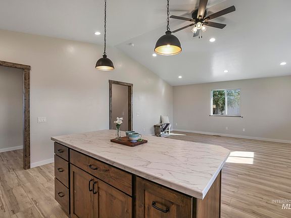 4th image of 469 E Hagerman Avenue Block Lot 15-1