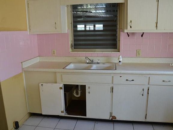4th image of 2309 W Kirby St
