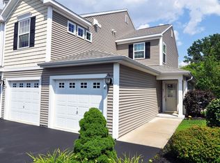 41 Governor Cir, Albany, NY 12208