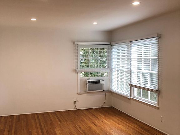 2nd image of 4319 1/2 Cahuenga Blvd