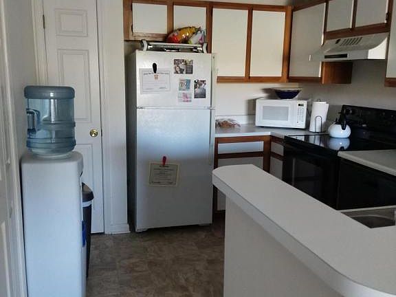 4th image of 100 Breezewood Dr APT E