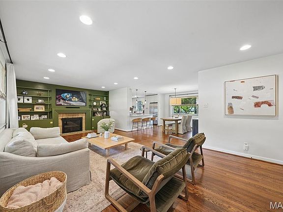 4th image of 446 Hampshire Ct