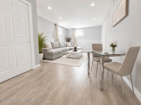 24 Drumgoole Rd E #1