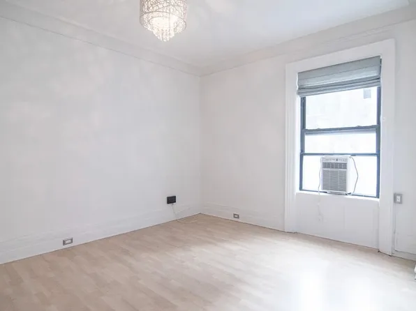 161 West 54th Street image 2 of 18