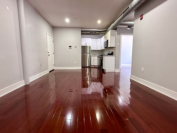 2nd image of 302 Richmond St #A5