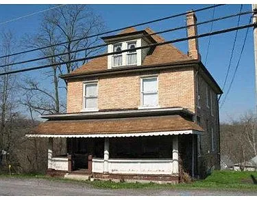 207 Main St photo 1