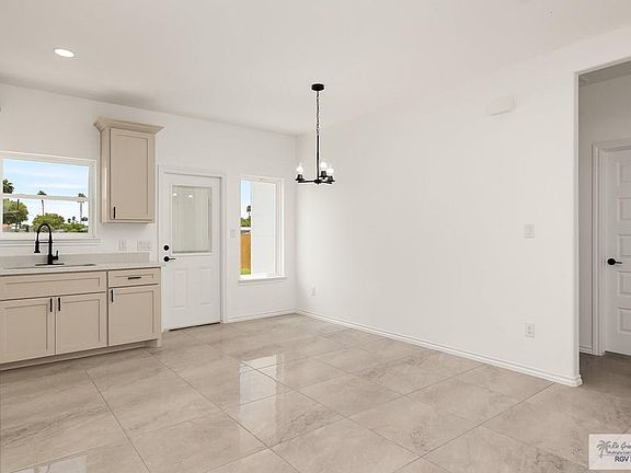 4th image of 207 N Drift St