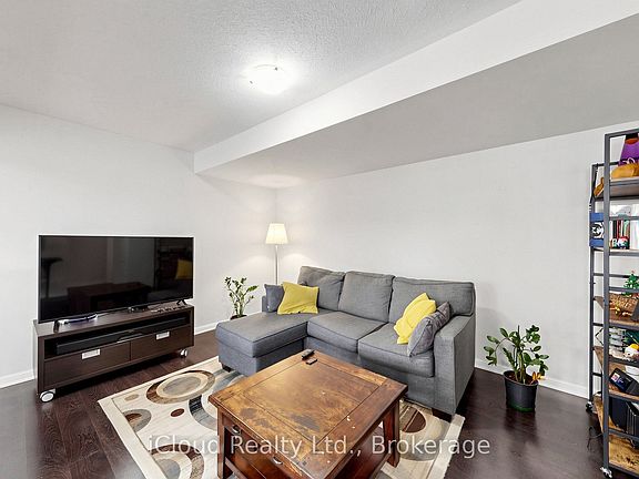 2nd image of 118 Baycliffe Cres