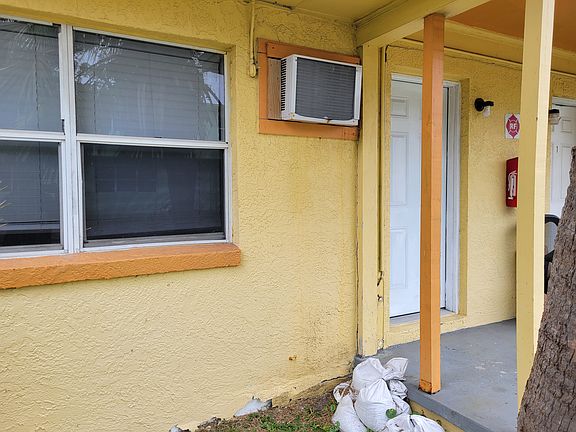 3rd image of 601 18th Ave S #2