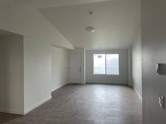 3rd image of 5220 Grove St #B