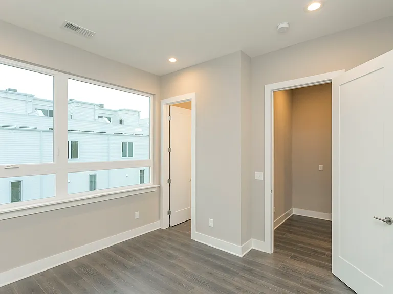 333 Douglas Ave — Photo 23