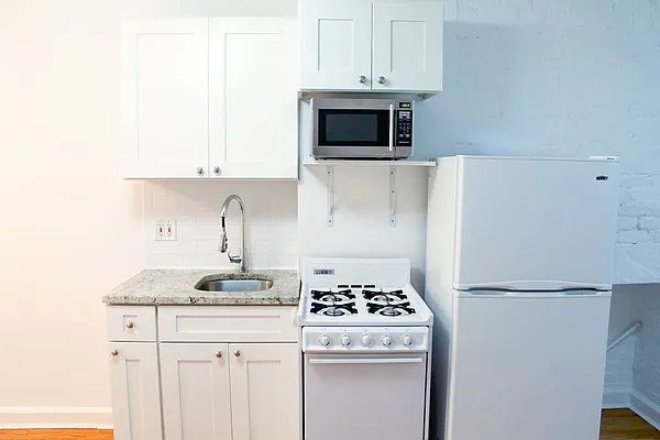 Rented by Urban Real Estate Inc | media 7