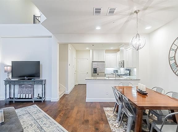 4th image of 2305 Jameson Ln