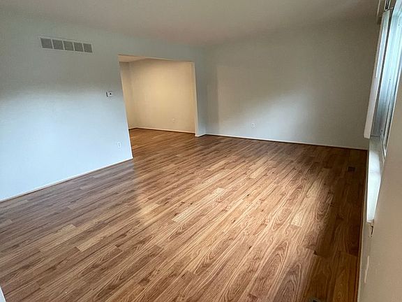 3rd image of 3642 Hillside Dr