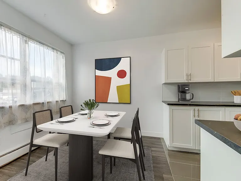 640 Guelph Line — Photo 8