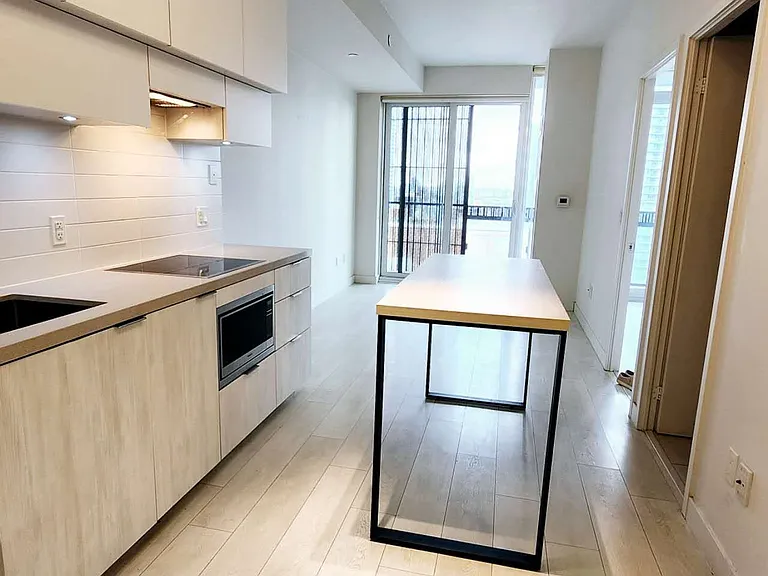 8 Eglinton Ave E #1510 — Photo 9