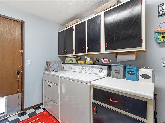 4th image of 4075 E St