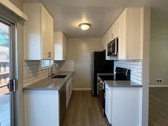 2nd image of 300 Warren Ave #2