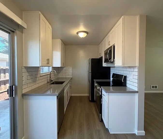 300 Warren Ave #2 — Photo 2