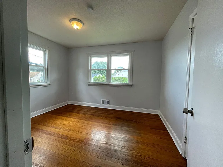 1914 S Wood St — Photo 18