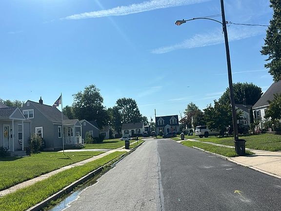 4th image of 15 Tasker Ave