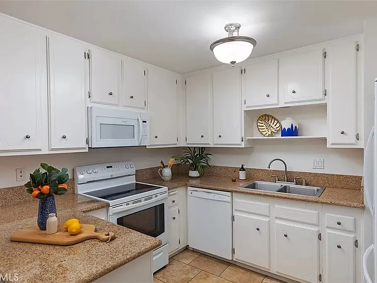 382 Coronado Ave #106 — Photo 5