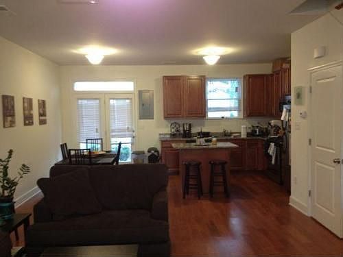 2nd image of 930 N Hamilton St
