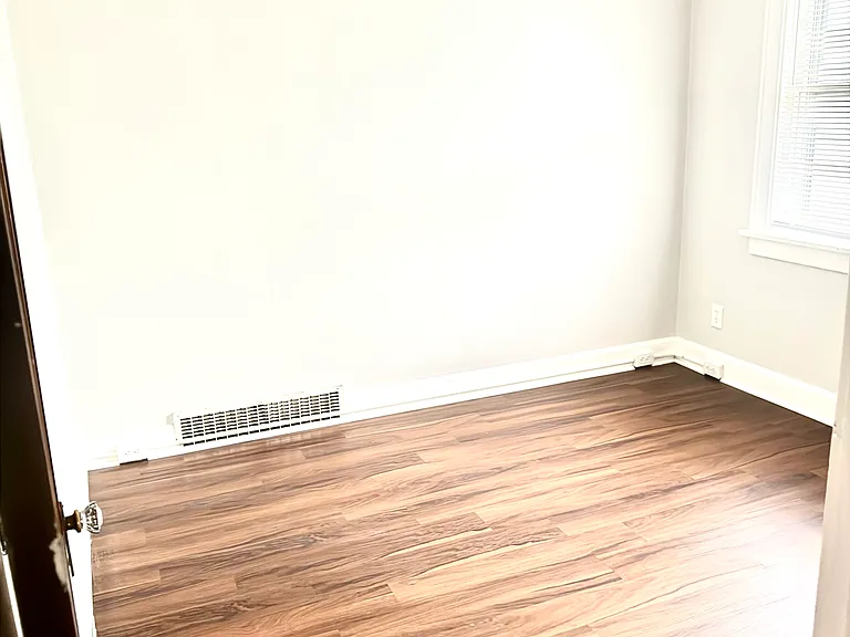 554 Woodbury Ave #2 — Photo 7