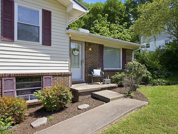 4th image of 1803 Michelle Dr NE