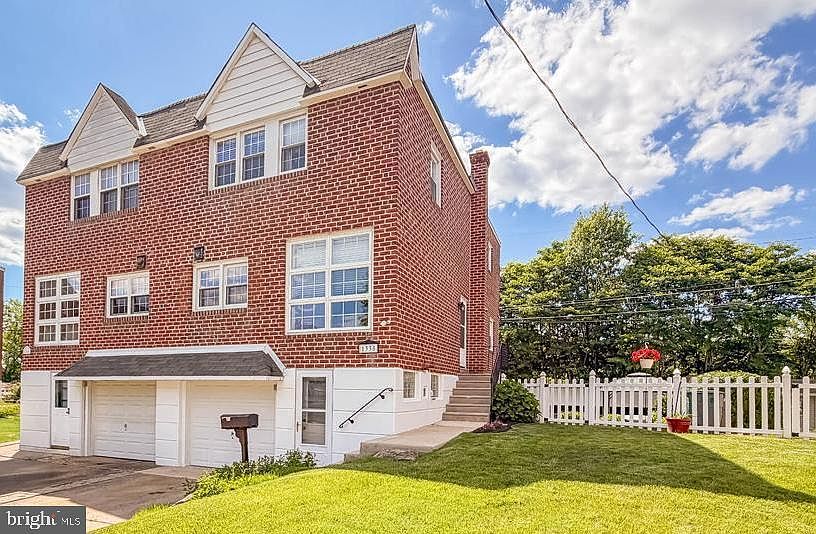 1st image of 1338 Ascot Pl