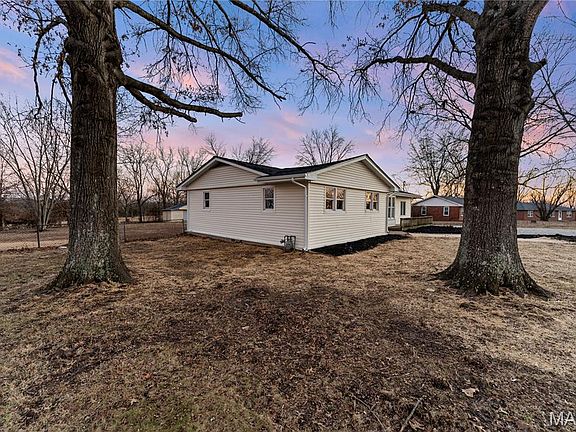 2nd image of 801 Halifax Rd