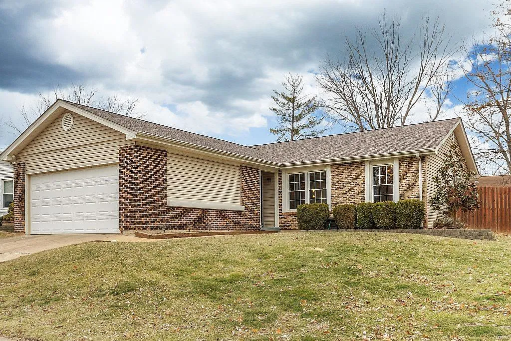 379 Novara Dr photo 1
