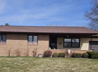 2990 Oak Crest Dr, Dubuque, IA 52001