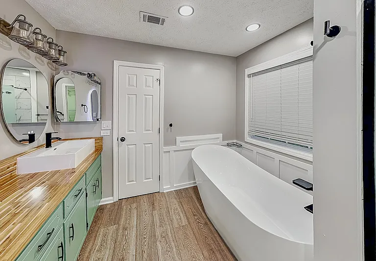985 Crystal Water Dr — Photo 8
