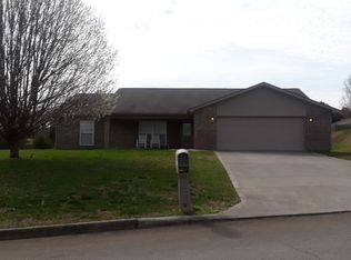 2918 Country Meadows Ln, Maryville, TN 37803