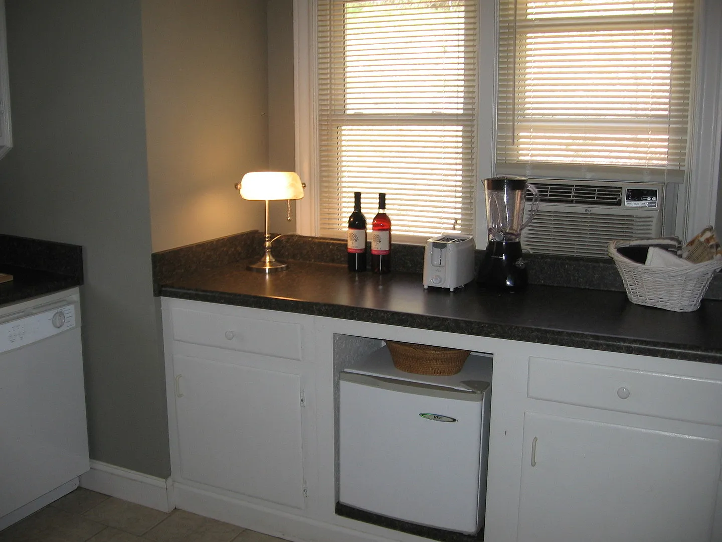 $1,800 - Spacious 3-Bedroom 2 Bathroom Unfurnished Home Near WCUFresh Updates Underway! — Photo 3