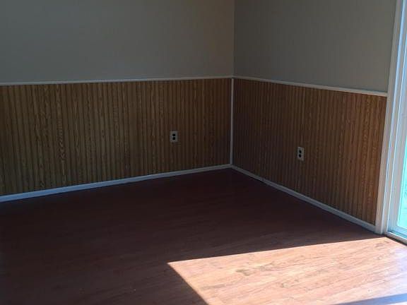 3rd image of 1329 Paris Ct