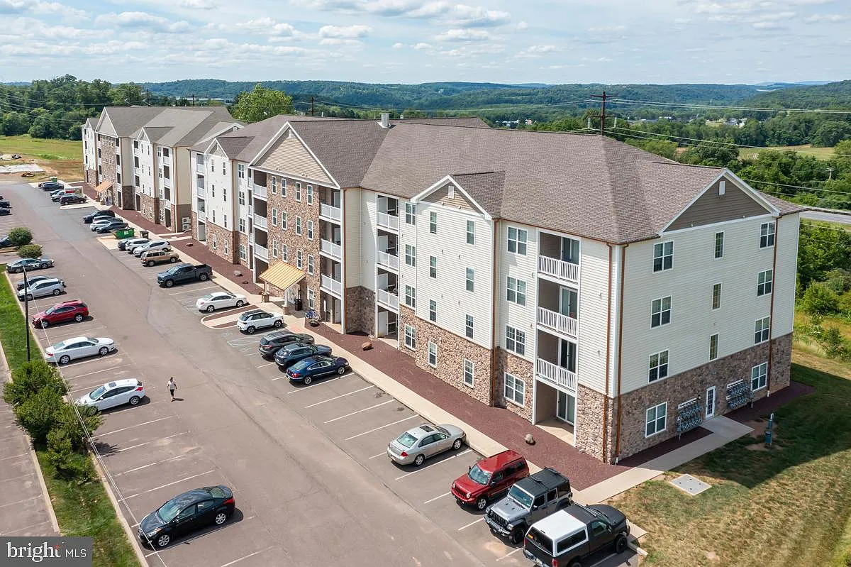 1 bed, 1.0 bath, 820 sqft, $1,495 — Photo 1