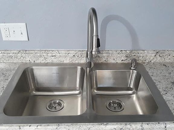 4th image of 1531 Violet Ave