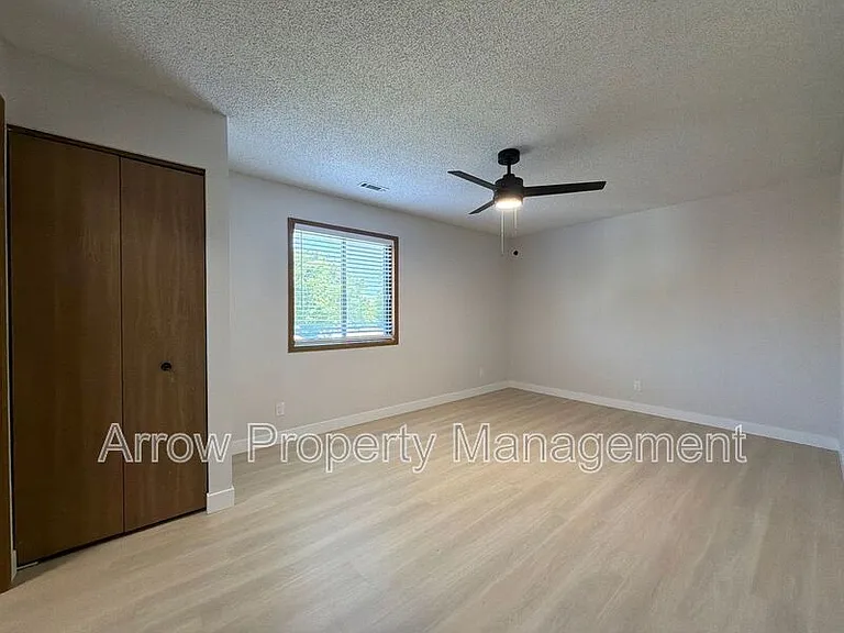 2334 N 44th St #19 — Photo 10