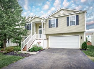 8195 Royal Elm Dr, Blacklick, OH 43004