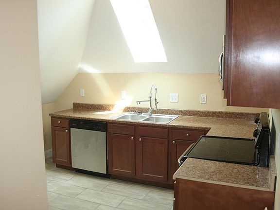 2nd image of 2843 Melrose Ave #3