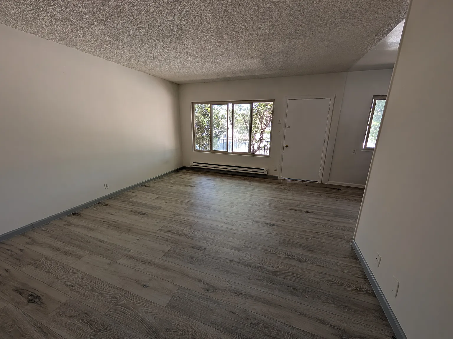 15528 Orange Ave — Photo 3