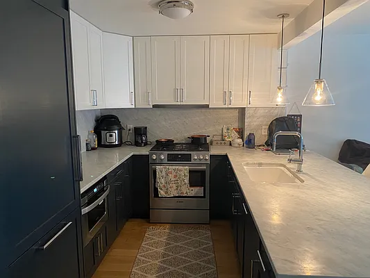 Rented by Batra Group Inc | media 4