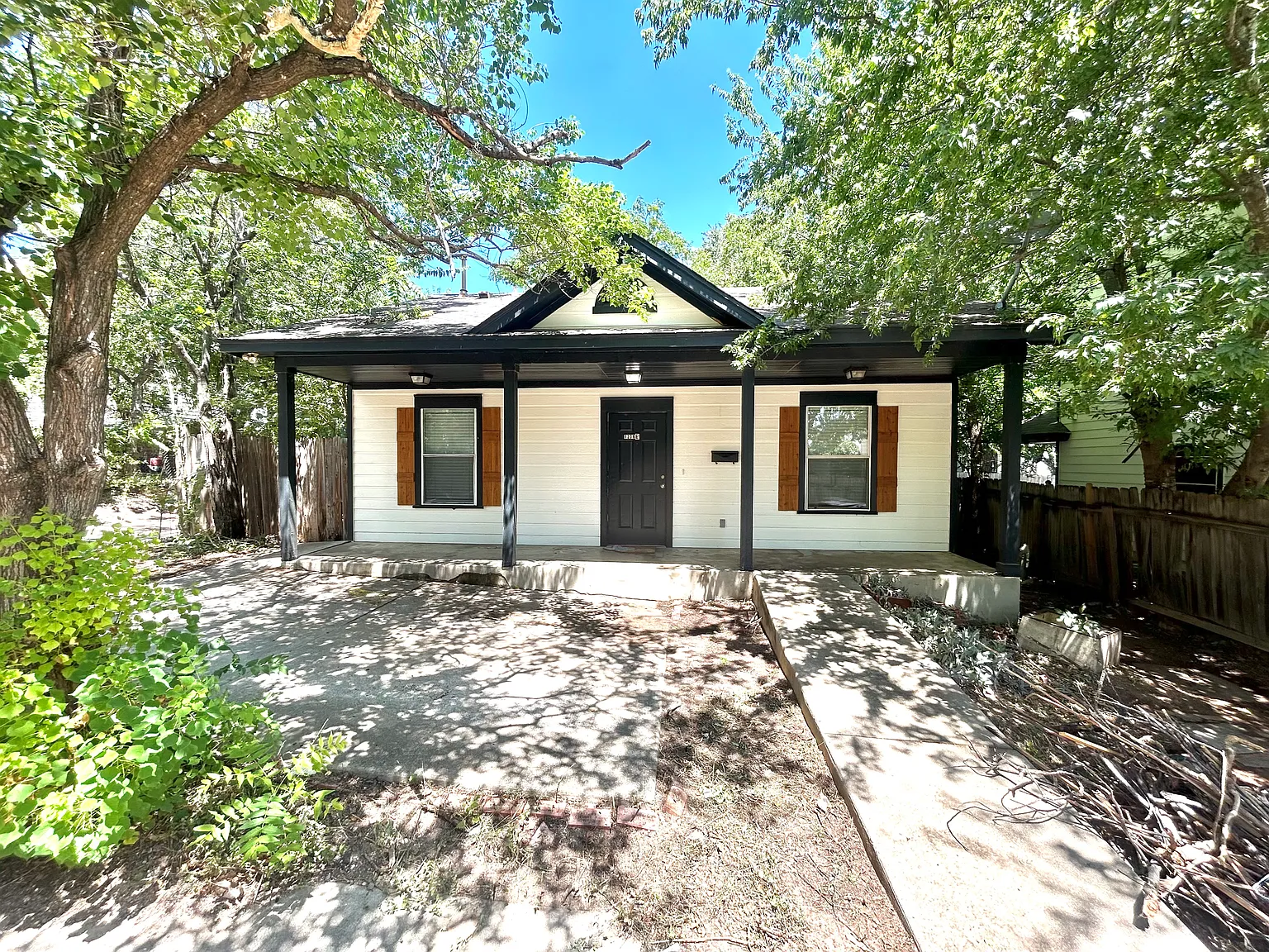 1208 Maple Ave — Photo 1
