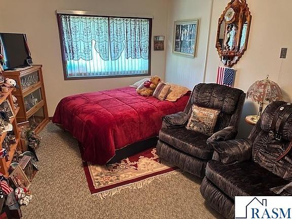 5th image of 1000 9th St S #111
