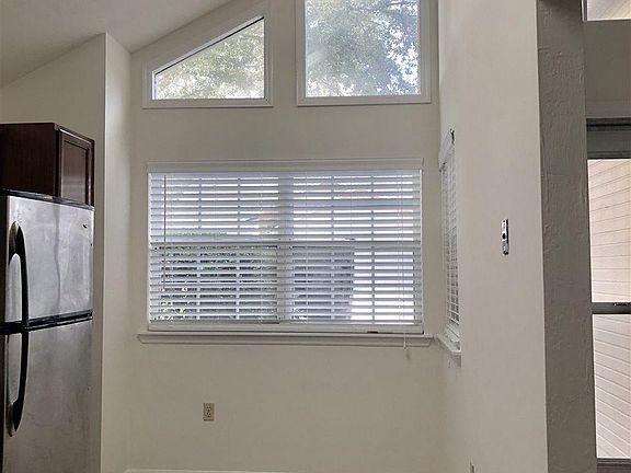 5th image of 10334 NW 33rd Pl