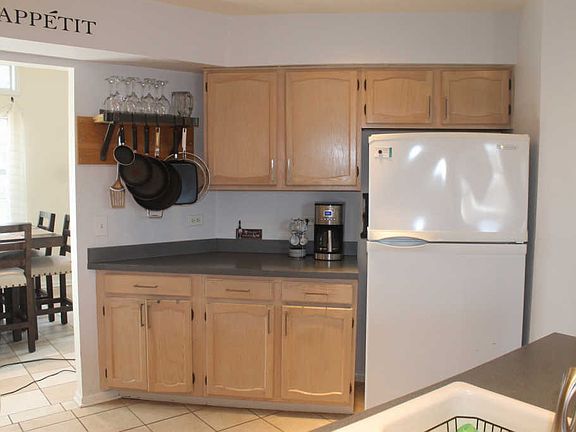 5th image of 155 Louise Ct