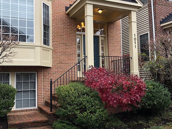 3rd image of 1011 Crestfield Dr